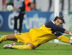 反败为胜首场状态出色，巴塞罗那观众沸腾！，费德勒重返赛场上演精彩一战